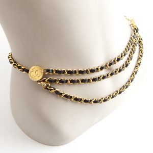 Vintage Chanel gold chain & black leather belt - Image 4