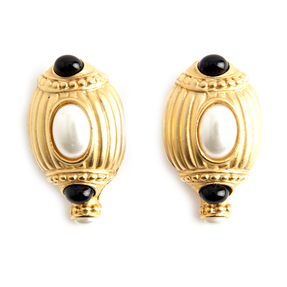 IMG_1311 Givenchy Pearled earrings - Image 1