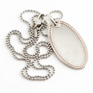 Gucci Silver Oval Plate necklace - Image 3
