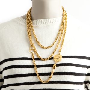 Chanel Coin Ovhal necklace - Image 4