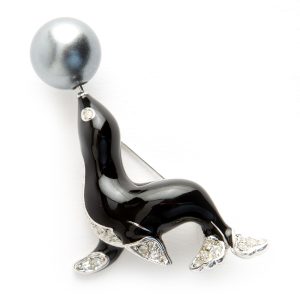 Kenneth Jay Lane Seal brooch - Image 5
