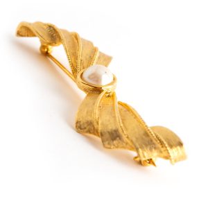 Givenchy Pearl bow brooch - Image 2